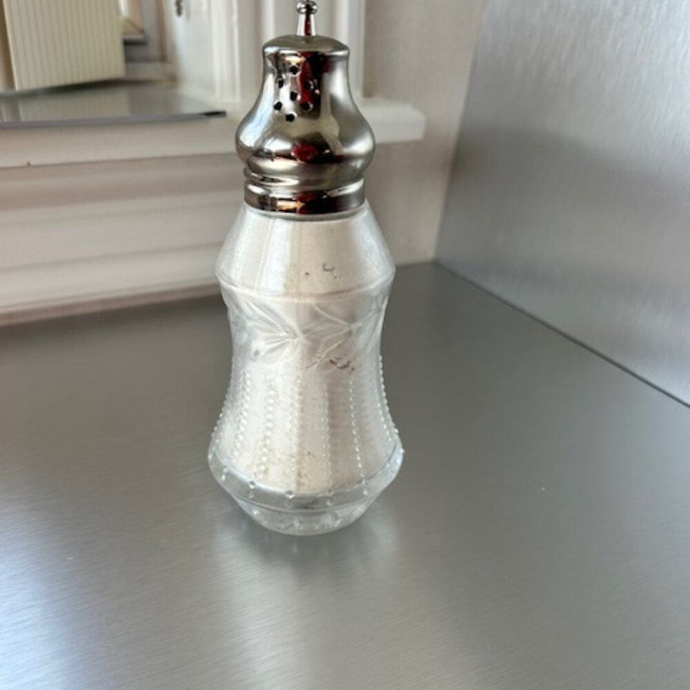 Vintage-style Dusting Silk Shaker from Lady Primrose.